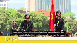 Mobile mounted police officially debuted in Hanoi