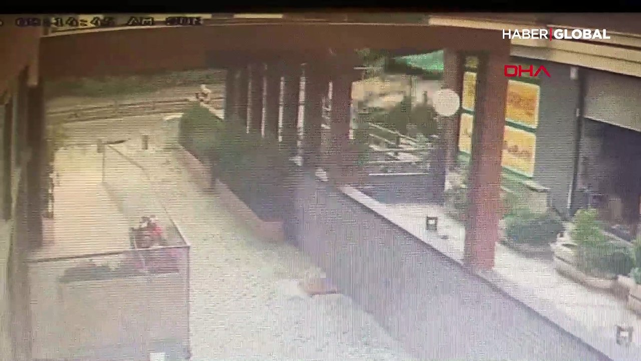 Feci kaza anbean kamerada... Garaj boşluğuna uçtu