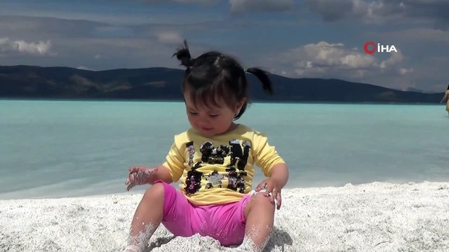 Salda Gölü'ne ziyaretçi akını