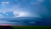 Storm chaser captures stunning time lapse of supercell thunderstorm in Kansas