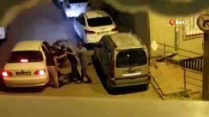 İstanbul’da bıçaklı gasp dehşeti kamerada