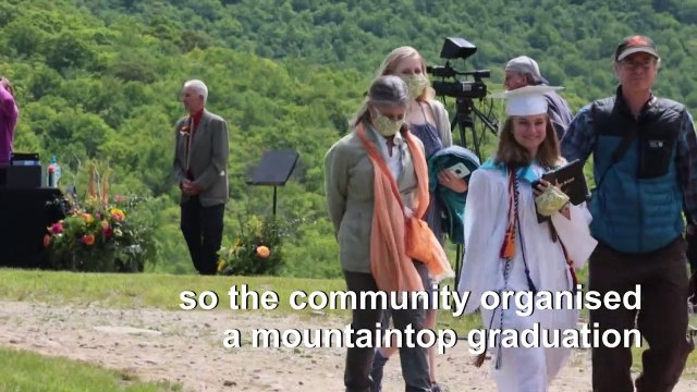 New Hampshire high school graduates receive diplomas on mountaintop