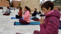 Cuenca acoge clases de yoga con música en directo tras el confinamiento