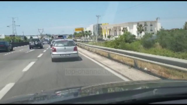 Top News - Koronavirus dhe plazh/ Trafik në rrugën e Gjirit të Lalzit