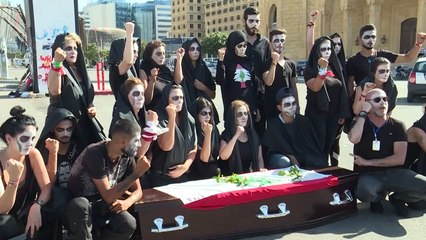 مأتم رمزي في بيروت "لشعب" تصرّ الطبقة السياسية على "دفنه"