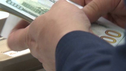 달러 강세 예상에 '안전 자산' 달러 예금 30% 늘어 / YTN