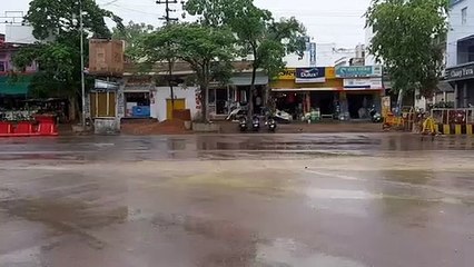 दोपहर में झमाझम, शाम तक चलती रही बूंदाबांदी