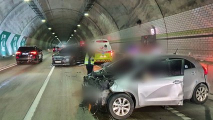 인제 상남5터널에서 3중 추돌사고...20대 여성 운전자 사망 / YTN