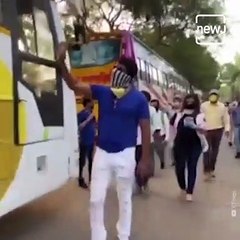 Sonu Sood Sends 200 Idli Vendors to Tamil Nadu, Gets Greeted With an Aarti