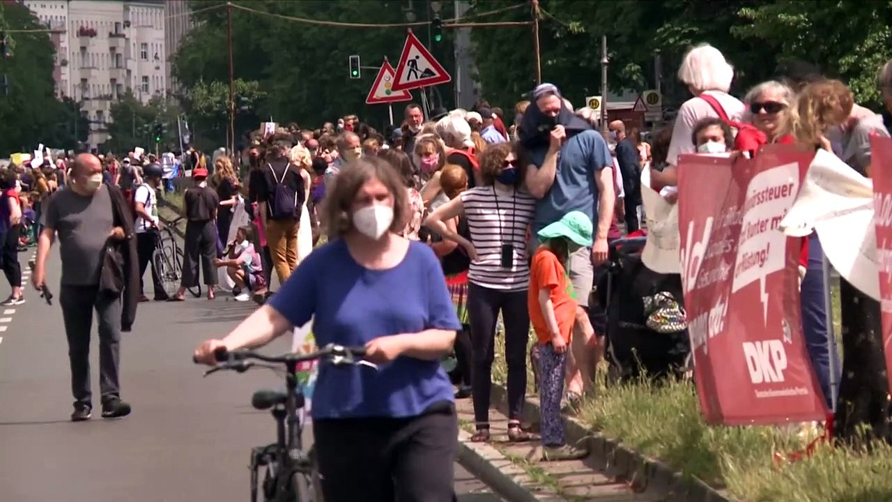 #Unteilbar-Demo: Kilometerlange Menschenkette durchquert Berlin