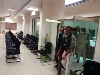 सोशल मीडिया पर फोटो देख पुलिस ने अवैध हथियार बनाने वालों को गिरफ़्तार किया