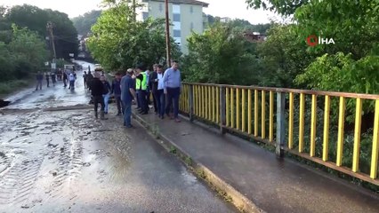 Aşırı yağışla yol çöktü, 7 köyün beldeye ulaşımı uzadı