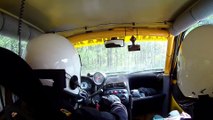 Ce pilote de rallye se retrouve sans volant en pleine course