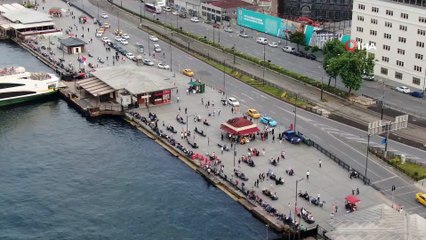 Eminönü’nde tehlikeli kalabalık