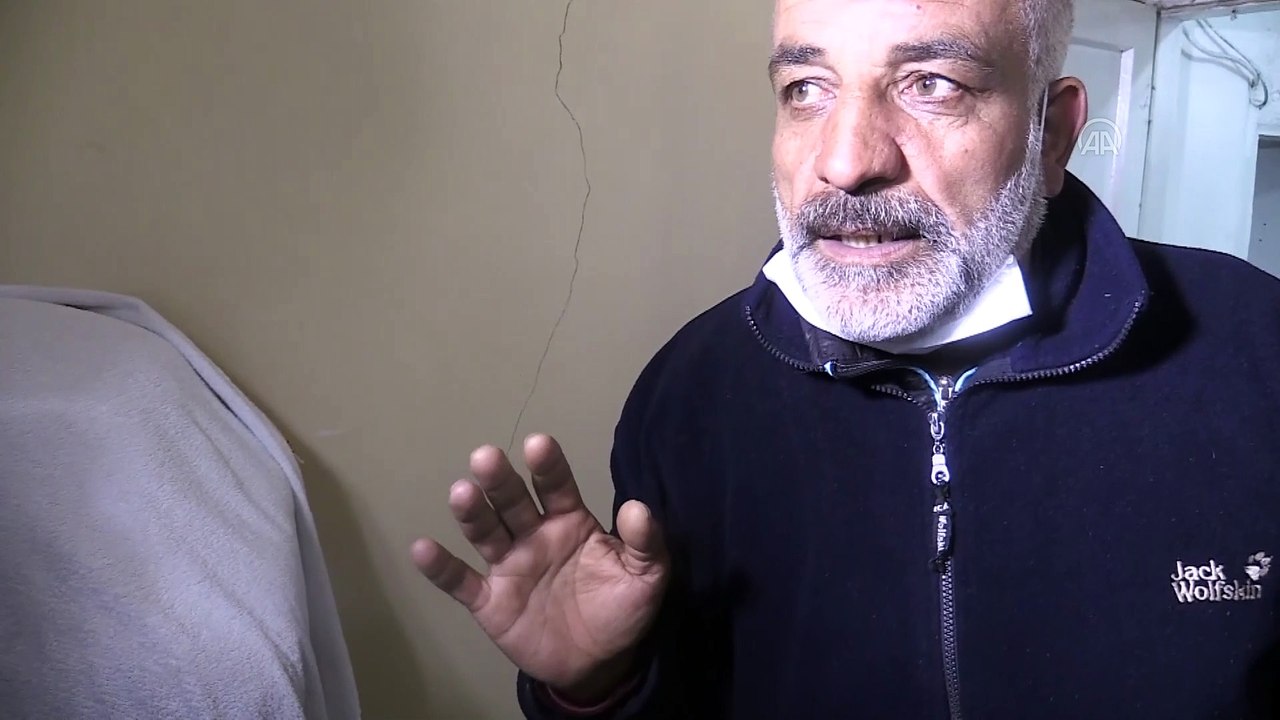 Bingöl depreminden etkilenen Çat ilçesindeki bazı evlerde hasar oluştu - ERZURUM