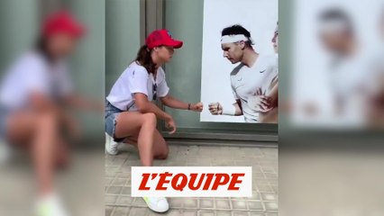 Download Video: Daria Kasatkina joue un chifoumi contre une affiche de Rafael Nadal - Tennis - WTF