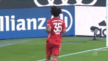 Gladbach goalkeeping gaffe sets Bayern on their way