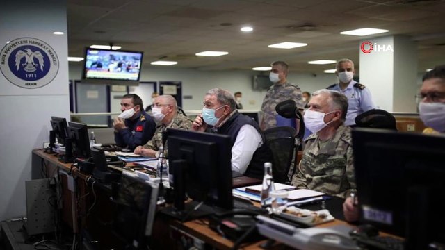 Bakan Akar ve TSK Komuta Kademesi Pençe-Kartal Operasyonu’nu sevk ve idare ediyor