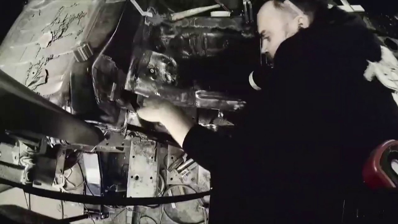 Ford Mk2 Escort Rs2000 rebuild on Celette collision repair equipment at Resto Shack