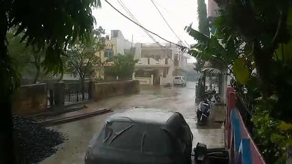 प्रतापगढ़ में तेज हवा के साथ हुई बारिश