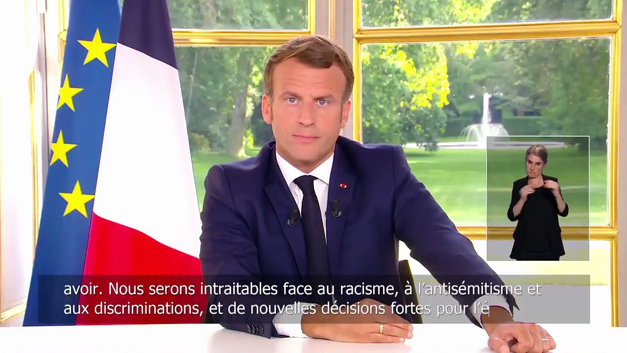 La réponse d'Emmanuel Macron à ceux qui veulent réécrire l'histoire: "La France ne déboulonnera pas de statues, la République n'effacera aucune trace de son histoire"