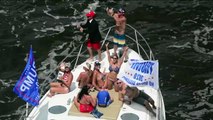 Fans feiern mit Schiffskolonne Trumps Geburtstag in Florida