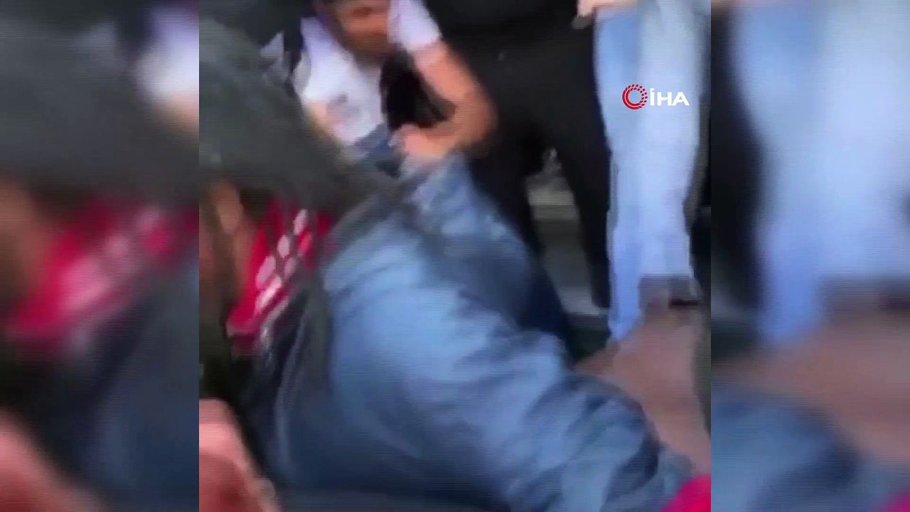 - İngiltere, darp edilen aşırı sağcıyı kurtaran siyahi protestocuyu konuşuyor- 'Siyaha karşı beyaz değil, ırkçılara karşı herkes'