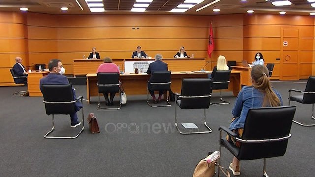 Ora News - Fatmira Hajdari në 'sitën' e vettingut: fshehu revokimin e vizës amerikane