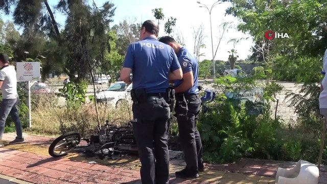 Yanan motosikletten son anda kurtuldu... Alev alev yanan motosiklet kamerada