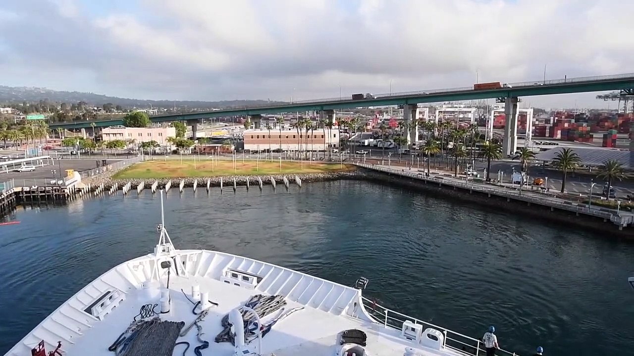 US Navy - Hospital Ship USNS Mercy Departs Los...