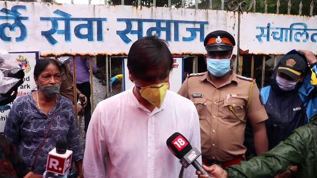 Ranvir Shorey, Rajkummar Rao, Kriti Sanon At Sushant Singh Rajput’s Last Rites | SpotboyE