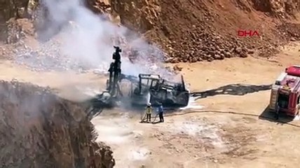 Bursa'da 1,5 milyon liralık iş makinesi, alev alev yandı