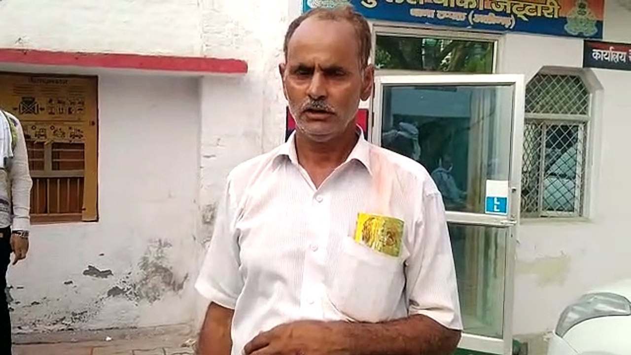 आंखों में मिर्च डालकर किसान से एक लाख बीस हजार...