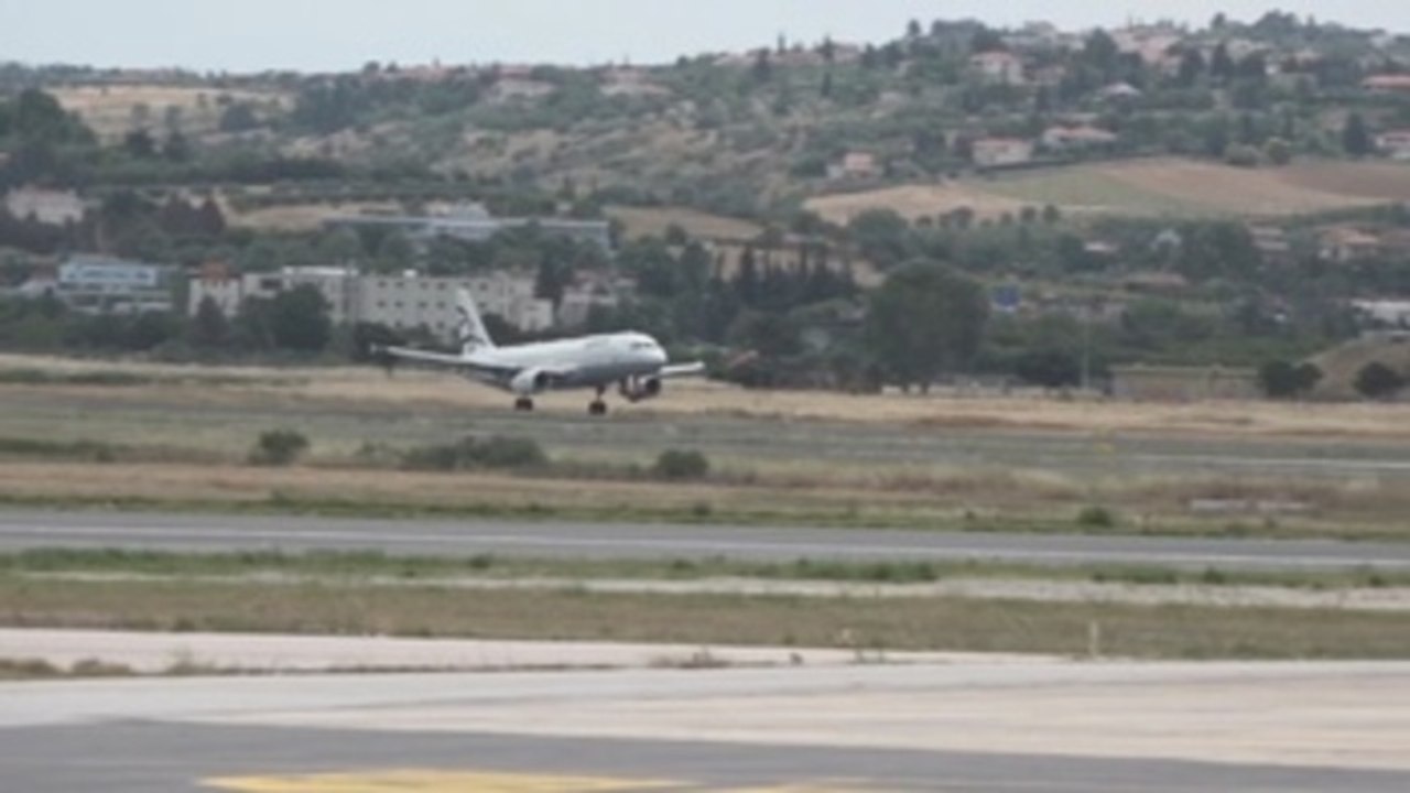 Grecia abre las puertas a los primeros turistas, incluidos los españoles