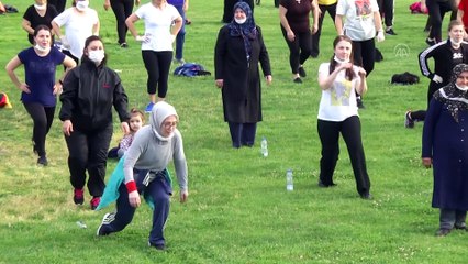 "Mesafe spora engel değil" diyen anneler stadyumda spor yaptı - KOCAELİ