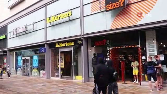 İngiltere'de mağazalar, 3 ay aradan sonra yeniden açıldı