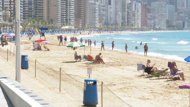 La 'nueva normalidad' llega a las playas de Benidorm