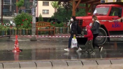 Başkentte sağanak bazı bölgelerde su baskınlarına neden oldu - ANKARA