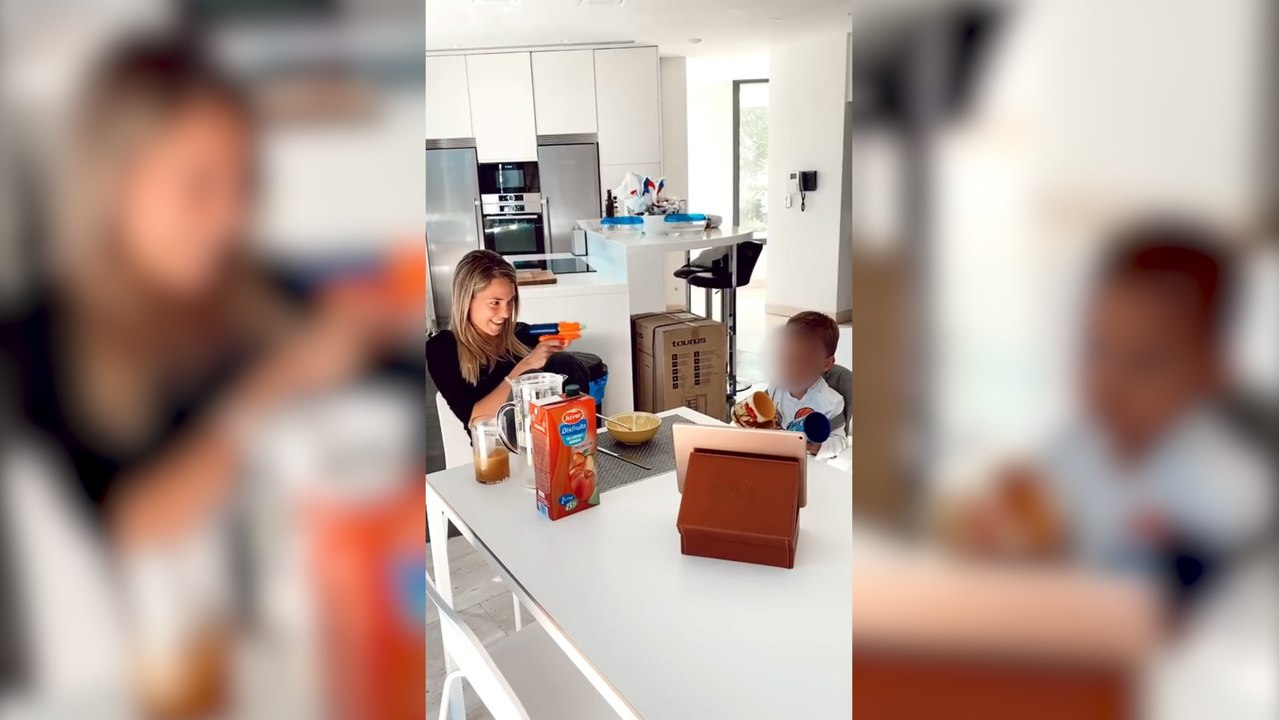 Alice Campello le gasta una broma refrescante a su hijo Ale