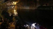 Yolcu minibüsü Fırat Nehri’ne uçtu: 4 ölü, 3 yaralı, 1 kayıp