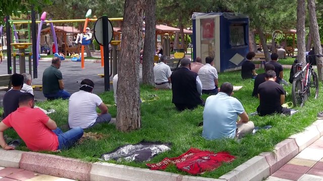 Cuma namazı salgın sonrası üçüncü kez kılındı - AFYONKARAHİSAR