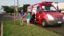 Ciclista sofre queda e precisa dos cuidados do Siate na Avenida Tancredo Neves