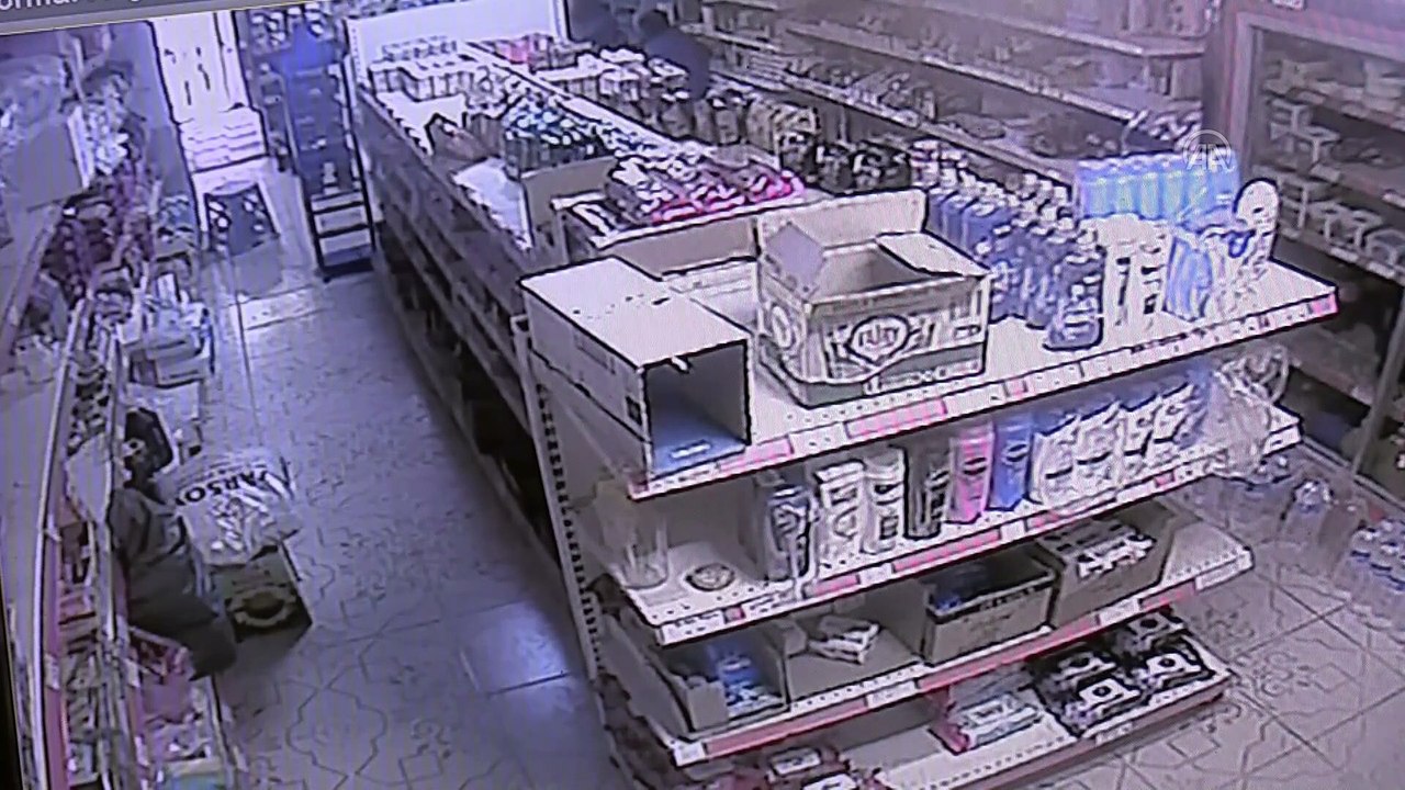 Bakkala giren dana güvenlik kamerasınca görüntülendi - DÜZCE