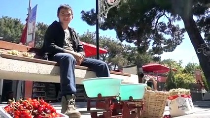 Yaşıtları koşup eğlenirken o kiraz tezgahının başından ayrılamadı - KIRKLARELİ