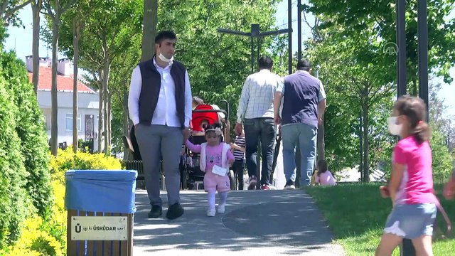 Çocuklar ve gençler, güneşli havanın tadını çıkardı - İSTANBUL