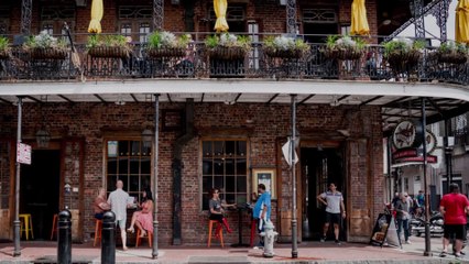 Video herunterladen: New Orleans Bars Reopened with Some Major Changes after Coronavirus Closures