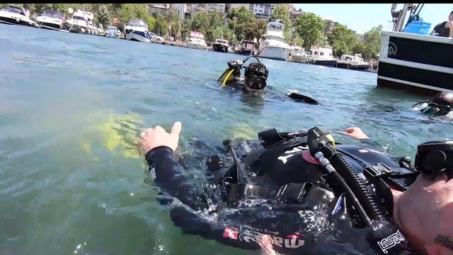 Beyoğlu Belediye Başkanı Yıldız, Dünya Çevre Günü'nde Haliç'e daldı - İSTANBUL