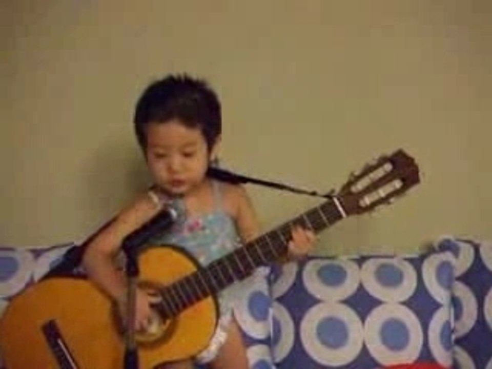 Le plus jeune chanteur de Hey Jude (en couche)