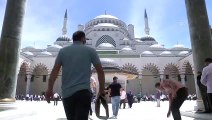 Sosyal mesafeli ikinci cuma namazı kılındı - Büyük Çamlıca Camisi - İSTANBUL
