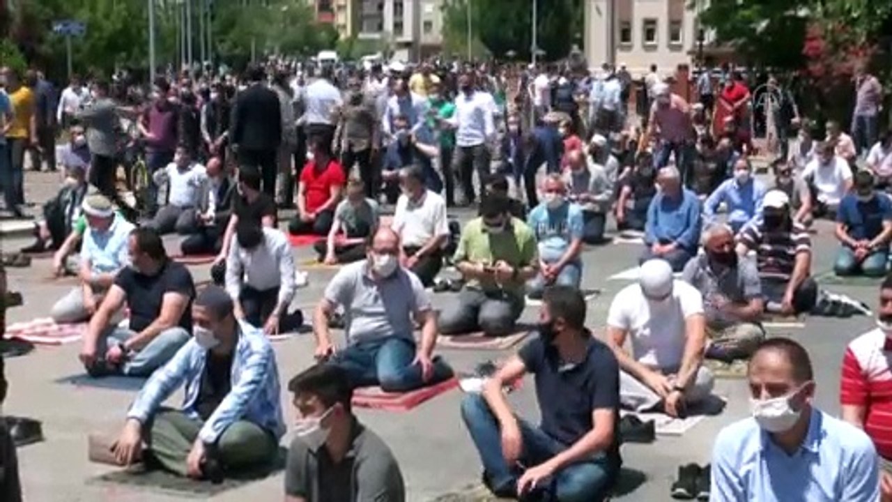 Doğu Marmara ve Batı Karadeniz'de salgın sürecindeki ikinci cuma namazı kılındı - BARTIN